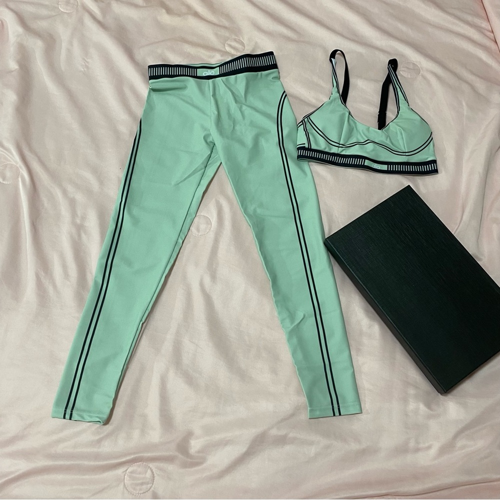 ALO Yoga Green and Black Leggings Performance Wear